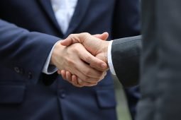 Aprire una banca d’affari: tutto quello che devi sapere